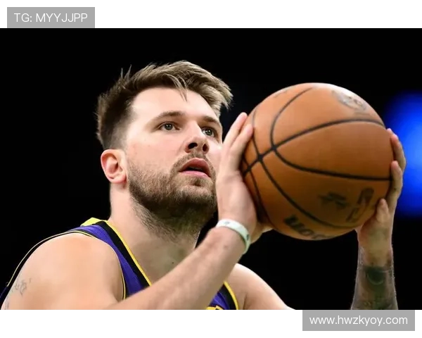 洛杉矶湖人队新赛季前景分析：核心球员变化与战略调整解析